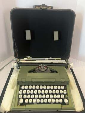 Vintage Sears Newport Manual Typewriter Avocado Green w/ Case Tested Working